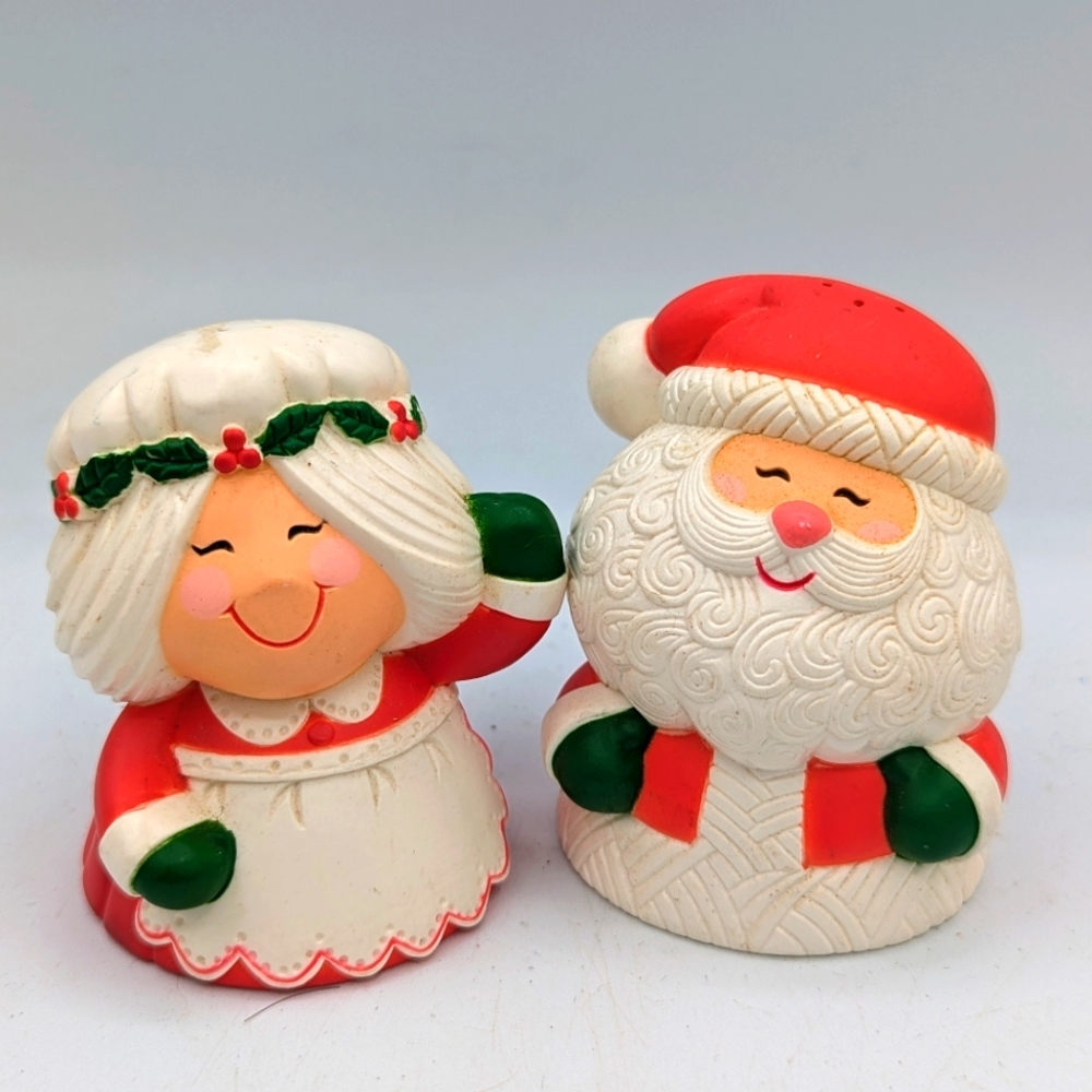 Vintage Hallmark Mr. & Mrs. Santa Claus Salt & Pepper Shakers Excellent 3”